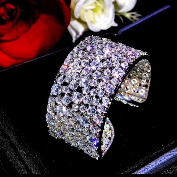 Unique Luxury Designer Bridal Bracelet - Picture 6 of 12